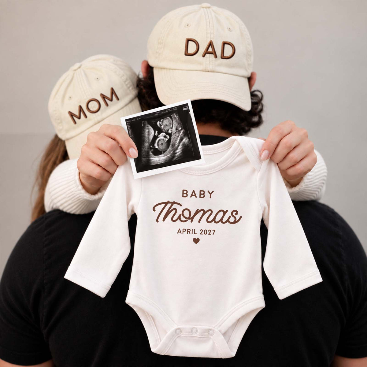 Personalized Baby Shower Gift Set, Custom Baby Bodysuit, Blanket & Mom Dad Hats