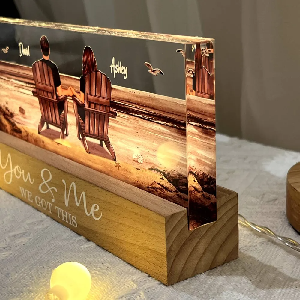 365Gifty personalized couple LED night light featuring a couple sitting on beach chairs with names and wooden base