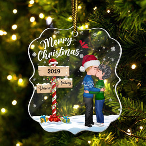 365Gifty personalized couple ornament with Merry Christmas 2019 sign and kissing couple in Santa hats
