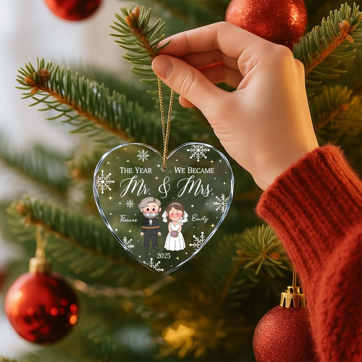 Personalized wedding ornament featuring custom names and date, ideal for celebrating the wedding year
